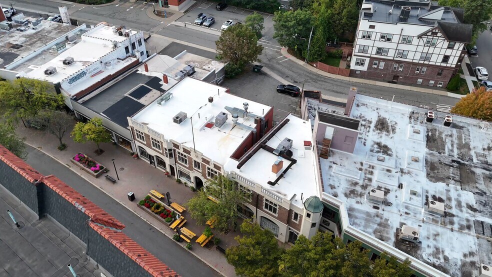 40-46 Church St, Montclair, NJ à louer - Vidéo sur l’inscription commerciale - Image 2 de 3