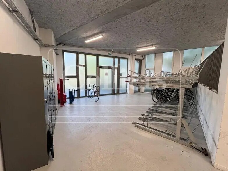 4 Rue Maurice Moissonnier, Vaulx-en-Velin à louer - Photo du bâtiment - Image 3 de 21