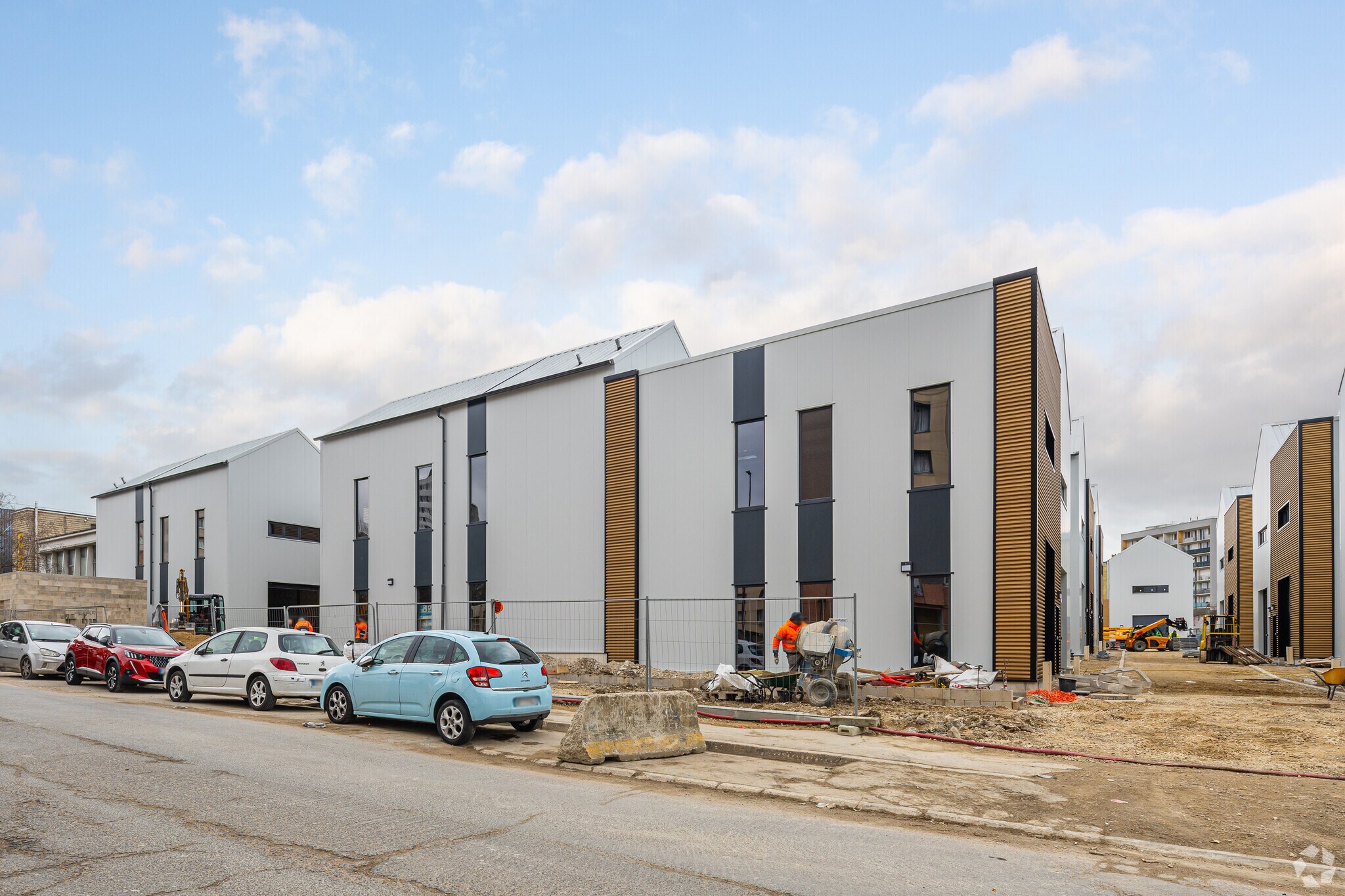 Flex in Bagnolet for lease Primary Photo- Image 1 of 4