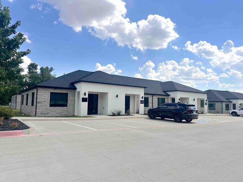 3721 S Stonebridge Dr, McKinney, TX à louer - Photo du bâtiment - Image 2 de 4