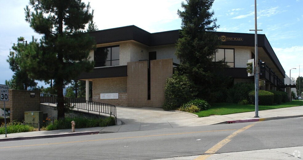 1150 Foothill Blvd, La Cañada Flintridge, CA à louer - Photo du bâtiment - Image 2 de 16