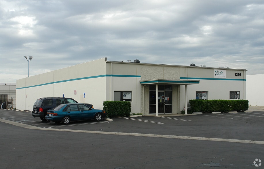 1240 S Wright St, Santa Ana, CA for lease - Building Photo - Image 3 of 5