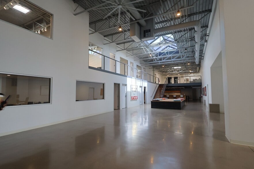 155 Oak Lawn Ave, Dallas, TX for lease - Interior Photo - Image 3 of 18