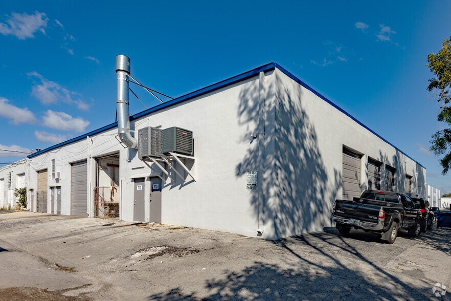 710-716 NW 57th St, Fort Lauderdale, FL for lease - Building Photo - Image 3 of 8