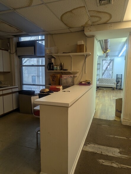 222 E 68th St, New York, NY à louer - Photo du bâtiment - Image 2 de 7