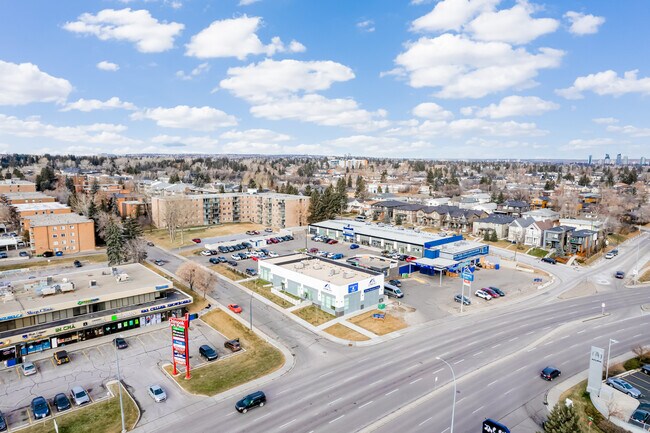 Plus de détails pour 5707 Macleod Trl SW, Calgary, AB - Commerce de détail à louer