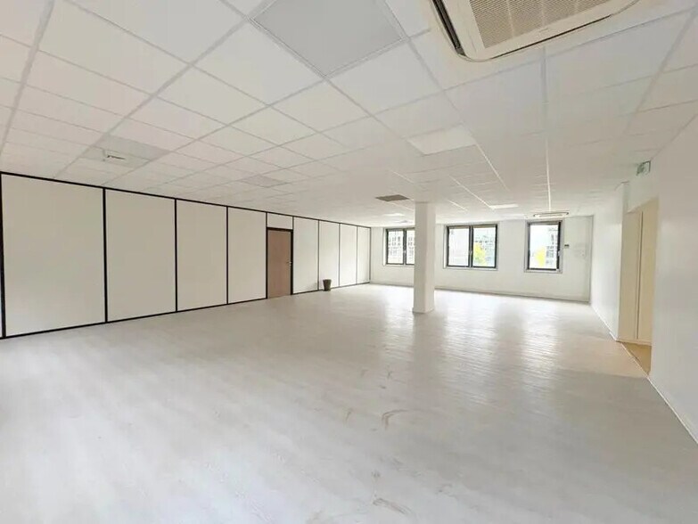 18/20 Rue Des Gaudines, Saint-Germain-en-Laye for lease - Interior Photo - Image 3 of 10