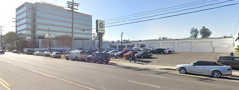 5835 Sepulveda Blvd, Van Nuys, CA à louer - Photo du bâtiment - Image 1 de 4