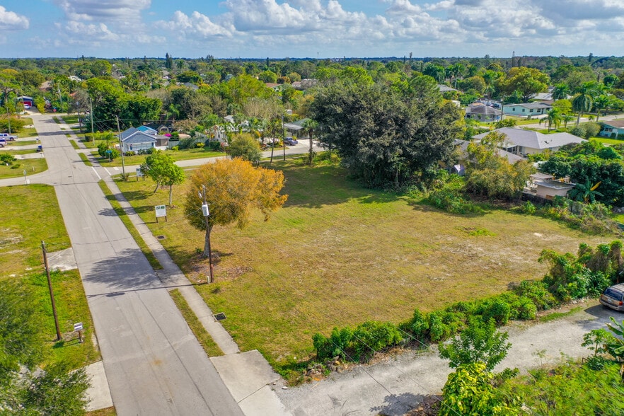 10670 Childers St, Bonita Springs, FL for sale - Building Photo - Image 2 of 8