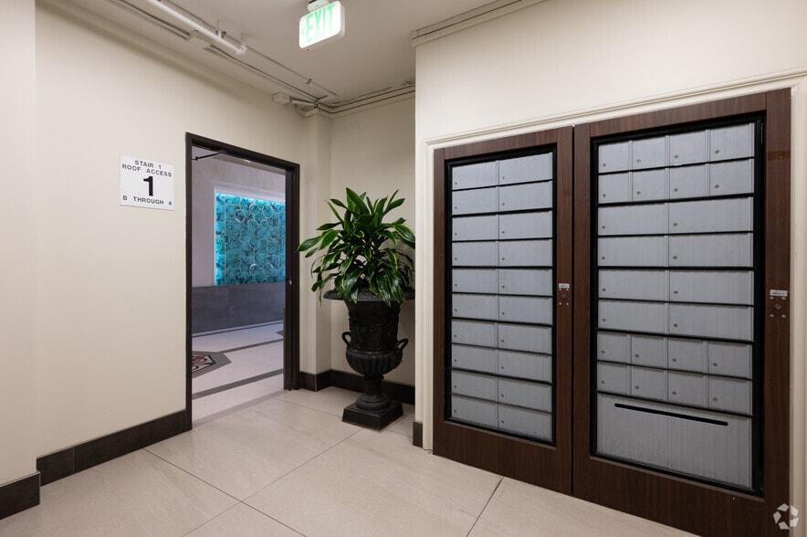 9601-9621 Brighton Way, Beverly Hills, CA for lease - Interior Photo - Image 2 of 13