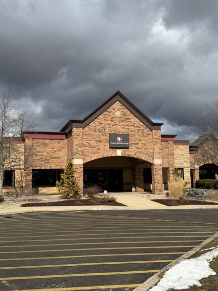 413-431 S Landmark Ave, Bloomington, IN for lease - Building Photo - Image 2 of 8