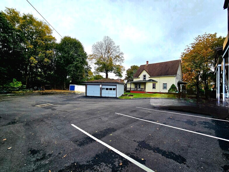 72 Main St, Dayville, CT à vendre - Photo du bâtiment - Image 3 de 6