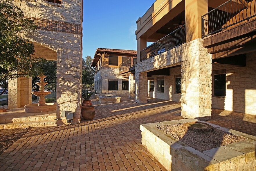 2101 Lakeway Blvd, Lakeway, TX à louer - Photo du bâtiment - Image 2 de 4
