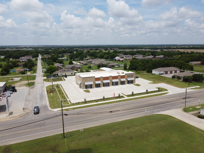 615 N Preston St, Gunter, TX à louer - Photo du bâtiment - Image 1 de 2