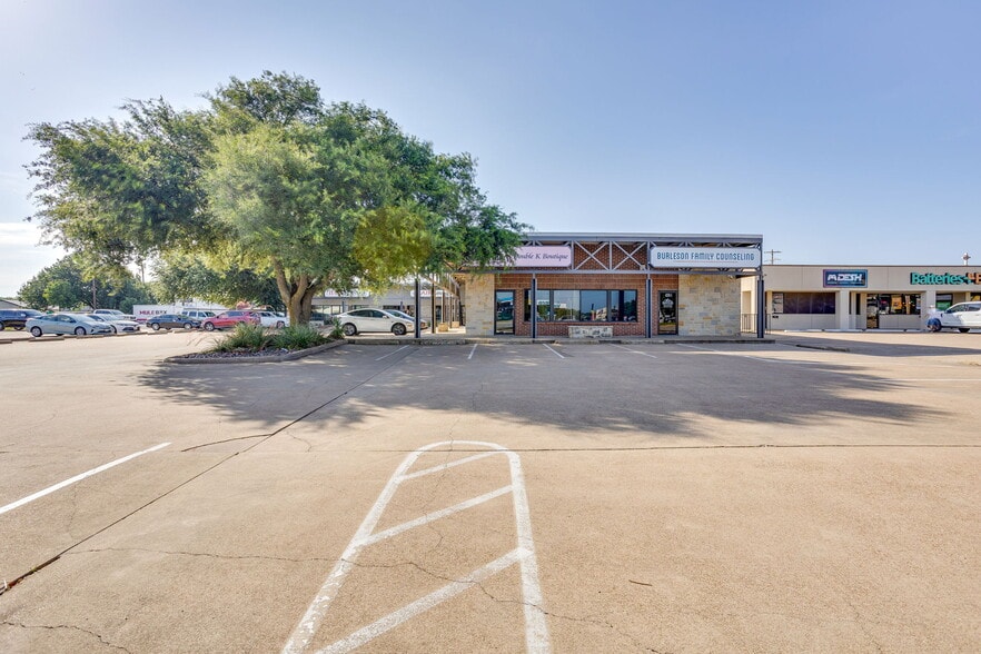 437 SW Wilshire Blvd, Burleson, TX for lease - Building Photo - Image 2 of 9