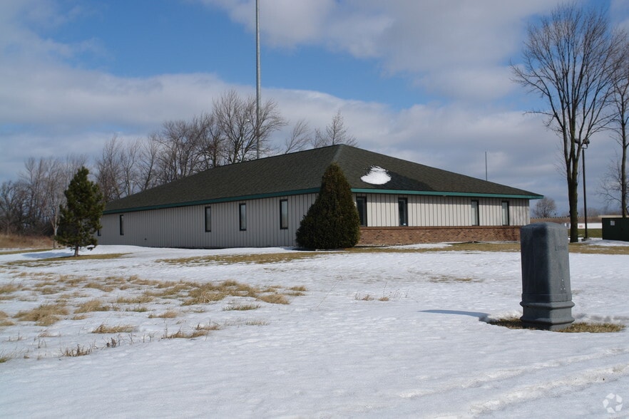 820 Bridgeview N, Saginaw, MI for sale - Building Photo - Image 3 of 16