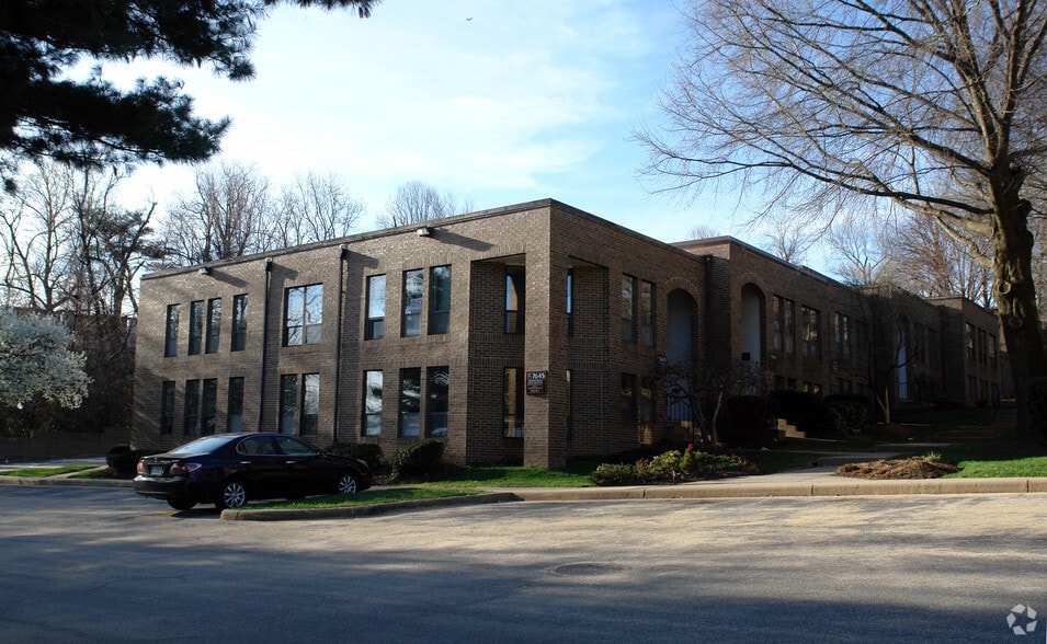 7637-7645 Leesburg Pike, Falls Church, VA à vendre - Photo du bâtiment - Image 2 de 15