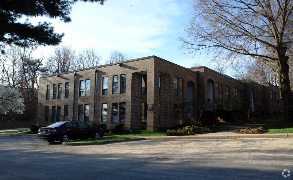 7637-7645 Leesburg Pike, Falls Church, VA à vendre - Photo du bâtiment - Image 2 de 15