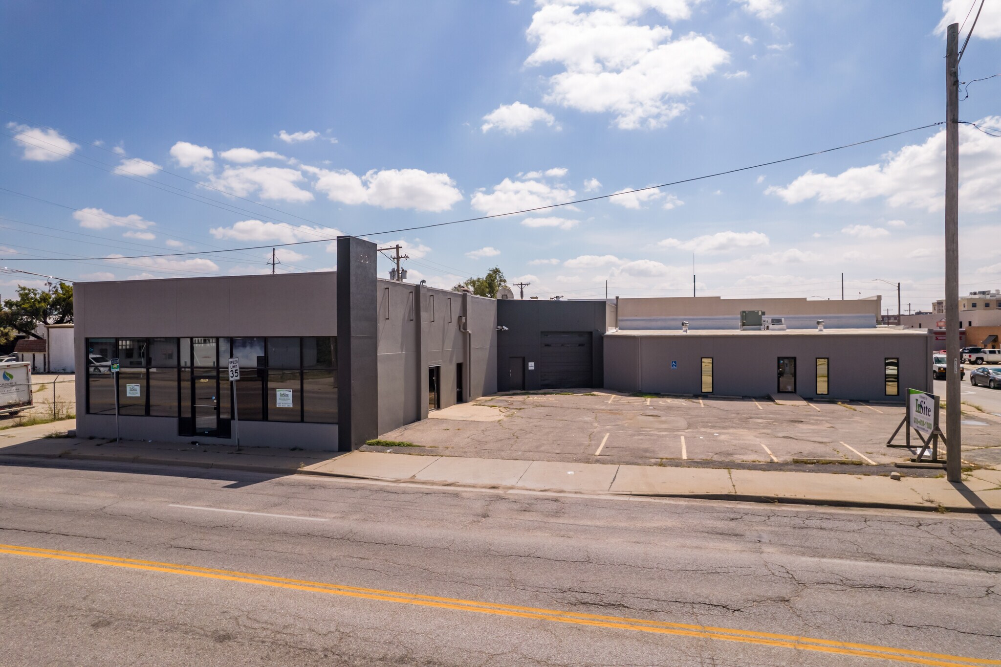 1001 E Central Ave, Wichita, KS à vendre Photo du bâtiment- Image 1 de 21