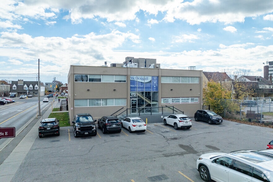 172 King St E, Oshawa, ON à louer - Photo principale - Image 1 de 12