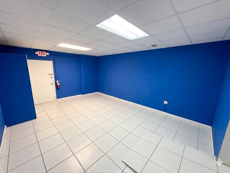 3130-3132 NW 7th St, Miami, FL for lease - Building Photo - Image 2 of 8
