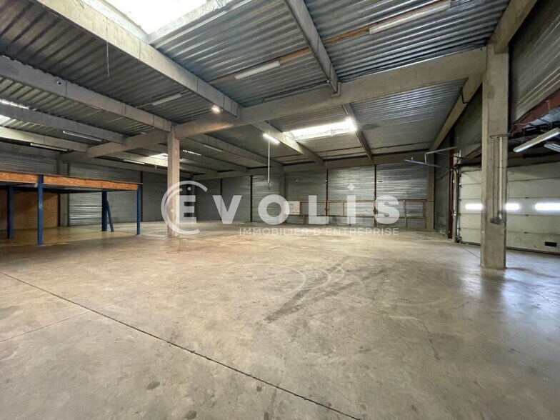 Flex in Eysines for lease - Interior Photo - Image 3 of 8