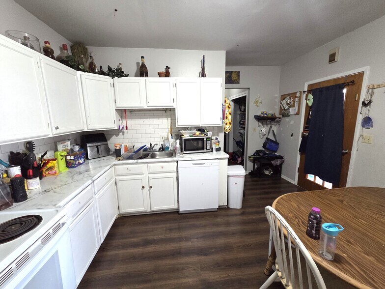 510 S Jefferson Way, Indianola, IA à vendre - Photo du bâtiment - Image 2 de 7