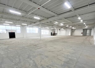 50 Nassau Terminal Rd, New Hyde Park, NY à louer Photo intérieure- Image 1 de 2