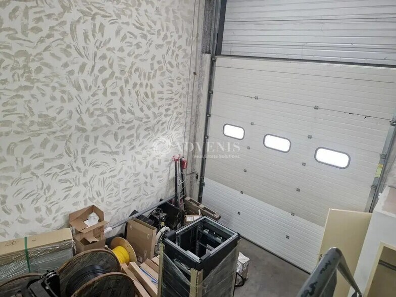 Flex dans Chassieu à louer - Photo du bâtiment - Image 2 de 7