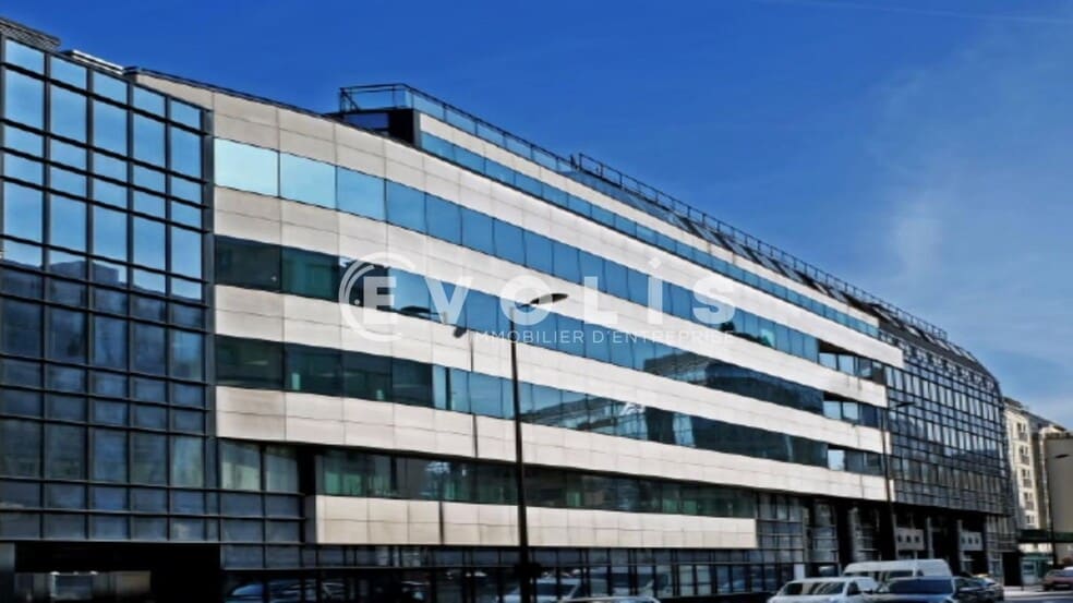Office in Levallois-Perret for lease - Building Photo - Image 1 of 8