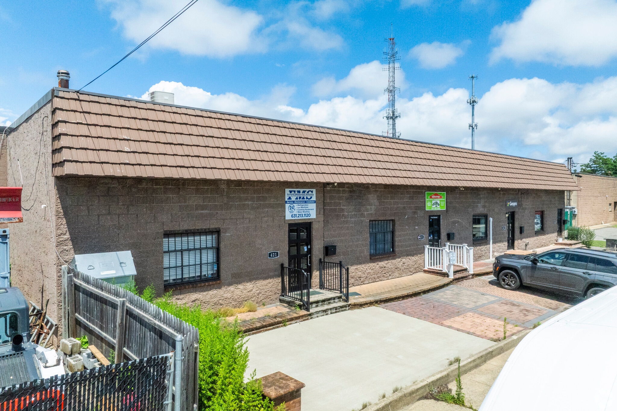 421 Broadway, West Babylon, NY for lease Building Photo- Image 1 of 3