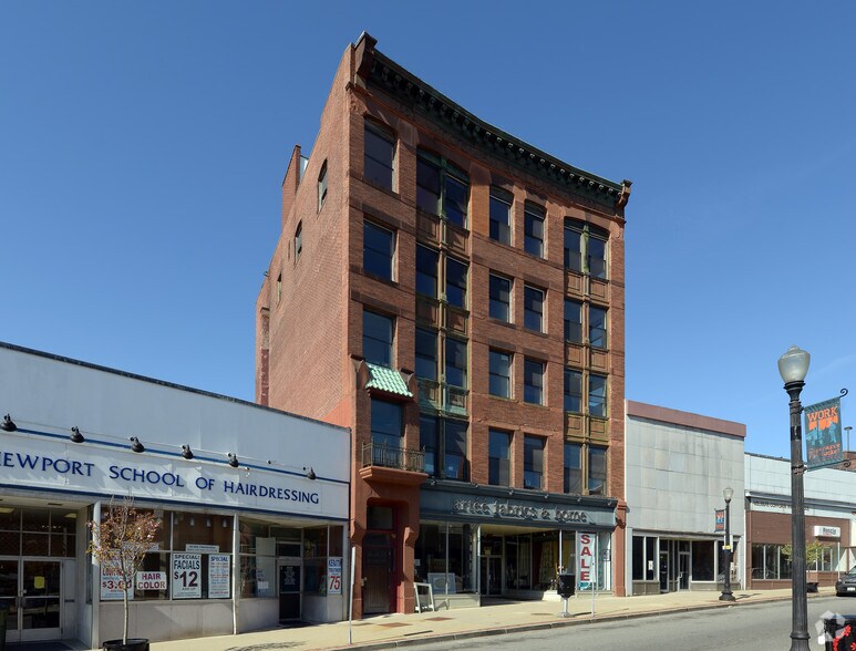 228-230 Main St, Pawtucket, RI à vendre - Photo principale - Image 1 de 4