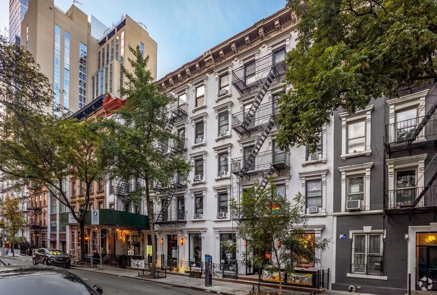 324-326 W 47th St, New York, NY for lease - Primary Photo - Image 1 of 15