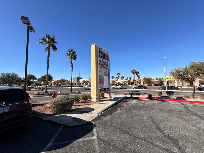 10960 S Eastern Ave, Henderson, NV à louer - Photo du bâtiment - Image 3 de 14