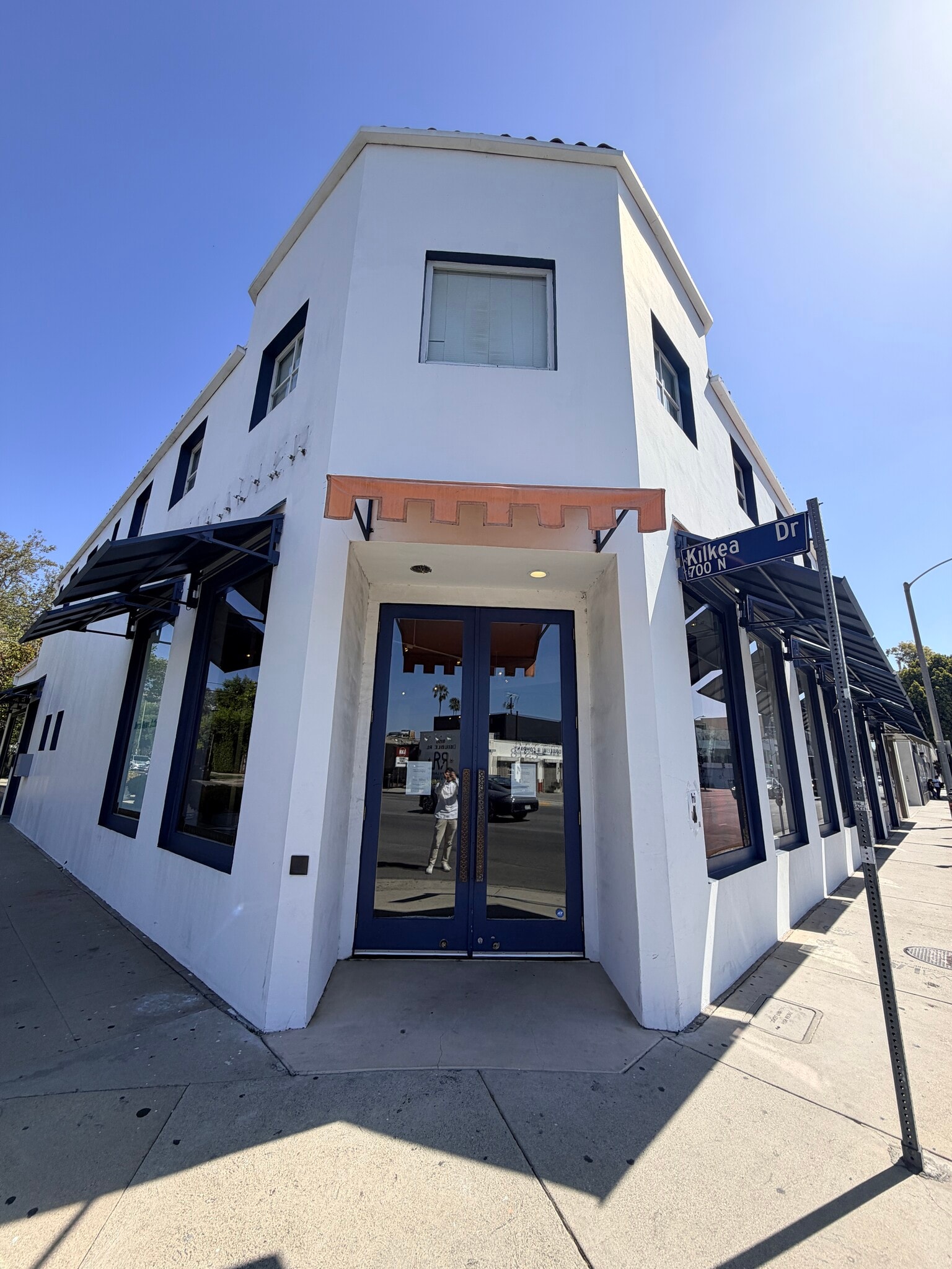 8117-8127 Melrose Ave, Los Angeles, CA à louer Photo intérieure- Image 1 de 11