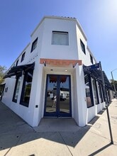 8117-8127 Melrose Ave, Los Angeles, CA à louer Photo intérieure- Image 1 de 11