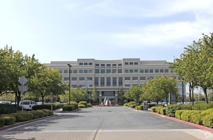 Apex @ Tasman portfolio of 3 properties for sale on LoopNet.ca - Primary Photo - Image 2 of 3