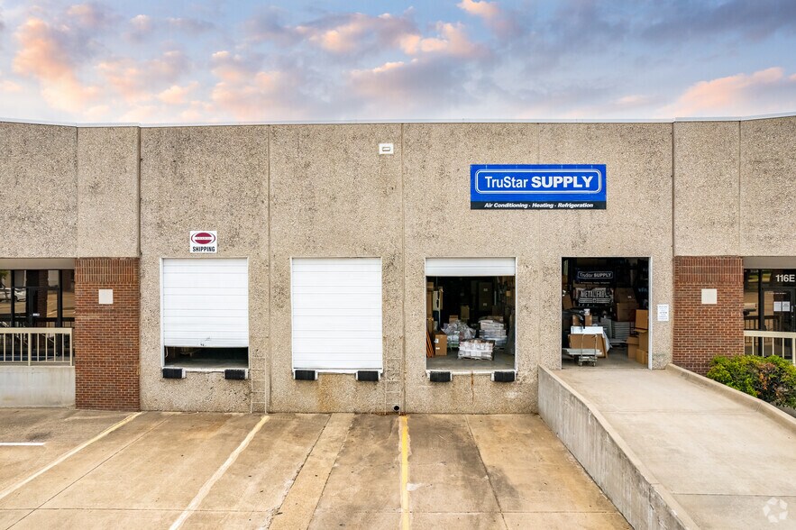 1111 Jupiter Rd, Plano, TX à louer - Photo du bâtiment - Image 2 de 12