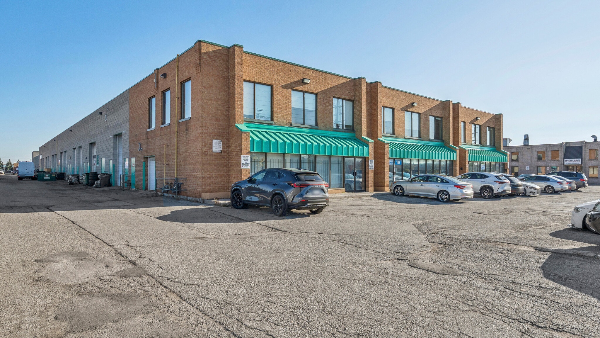 6741 Columbus Rd, Mississauga, ON à louer Photo du bâtiment- Image 1 de 4