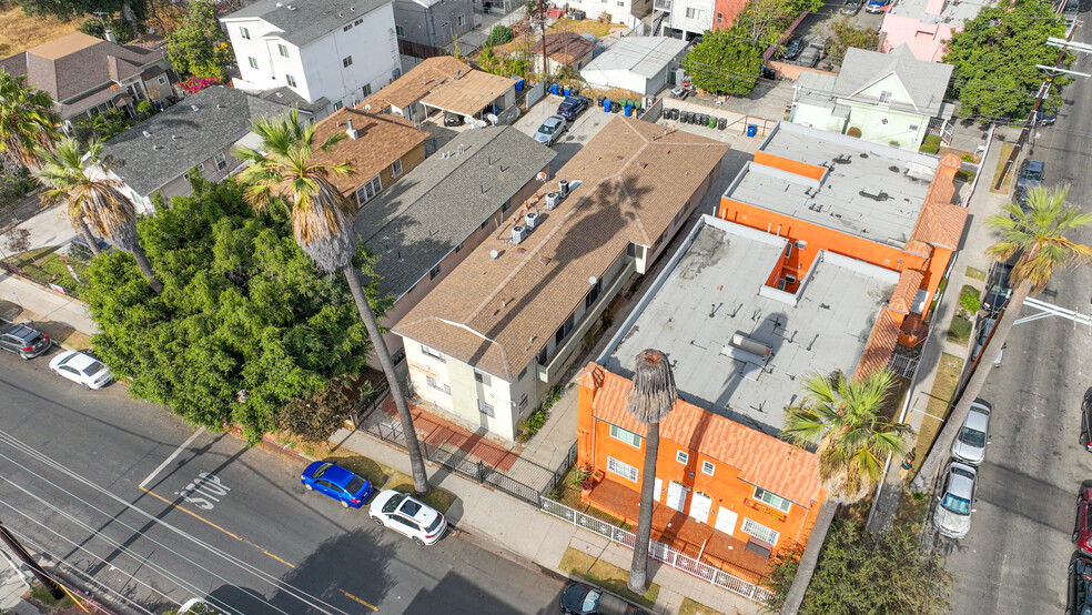 1189 W 36th Pl, Los Angeles, CA for sale - Primary Photo - Image 1 of 19