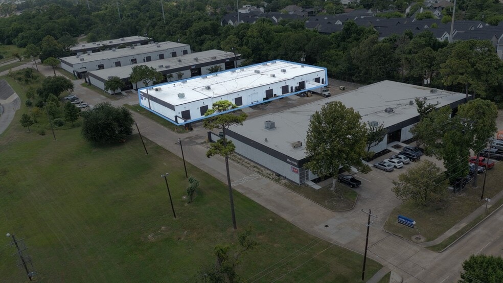 3548-3564 W TC Jester Blvd, Houston, TX for lease - Building Photo - Image 3 of 3