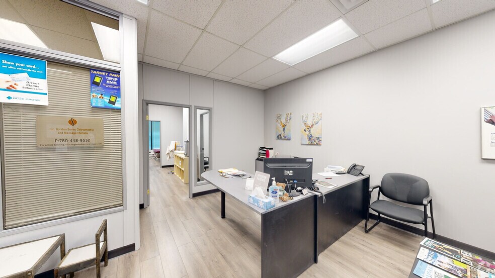 8708-8722 51 Av NW, Edmonton, AB à vendre - Numérisation 3D de Matterport - Image 3 de 11