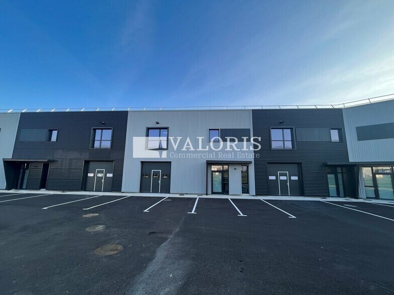 Flex dans Saint-Quentin-Fallavier à louer - Photo du bâtiment - Image 2 de 5