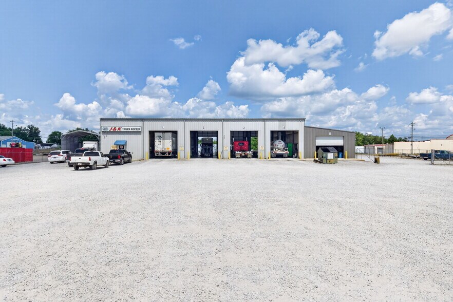 109 Tabor Dr, Crossville, TN à vendre - Photo du bâtiment - Image 3 de 29