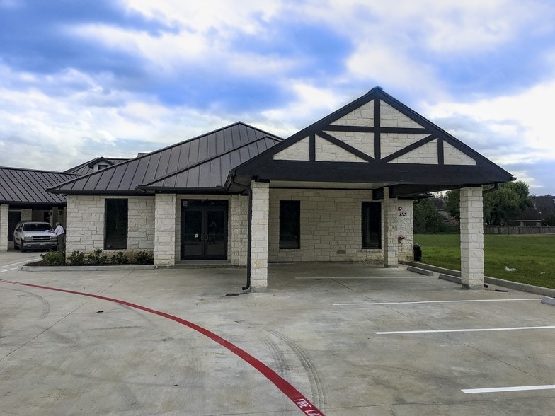 2307 W Baker Rd, Baytown, TX for lease - Building Photo - Image 2 of 13