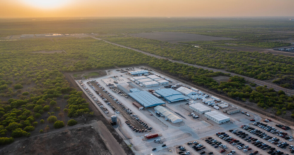 7402 S US Highway 83, Laredo, TX à vendre - Photo du bâtiment - Image 1 de 1