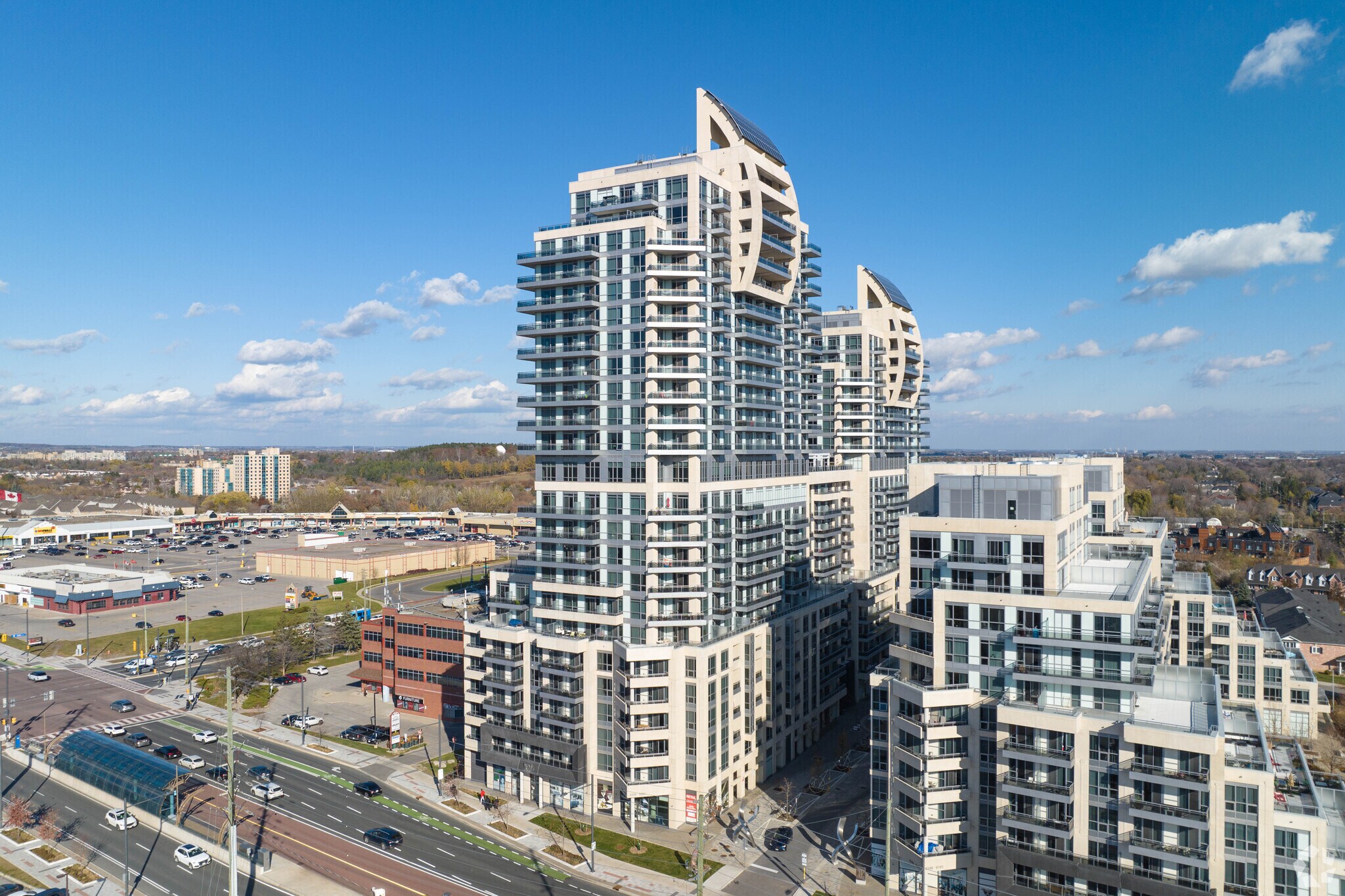 9201 Yonge St, Richmond Hill, ON à vendre Photo principale- Image 1 de 8