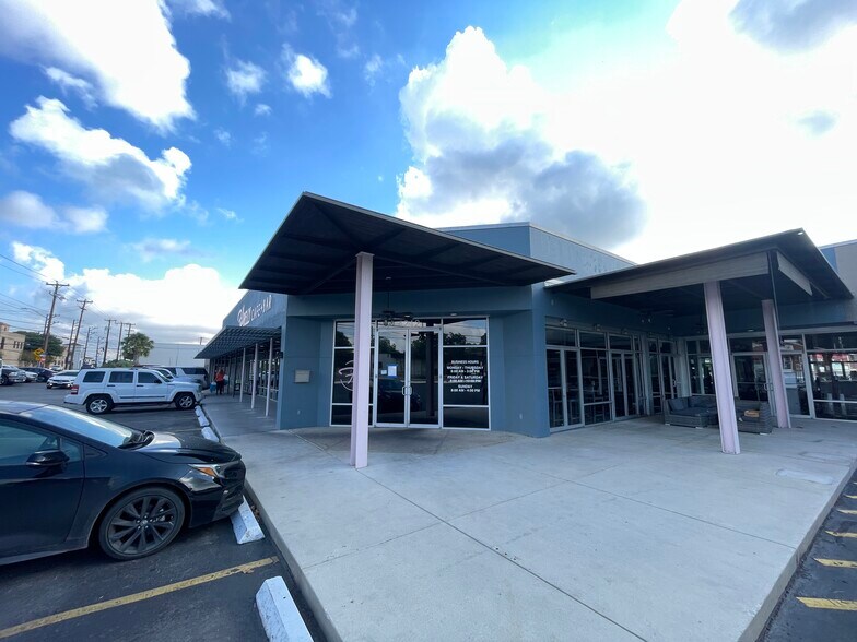 4200-4220 McCullough Ave, San Antonio, TX à louer - Photo du bâtiment - Image 2 de 4