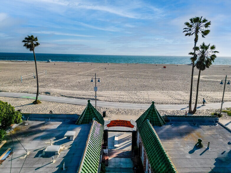 517 Ocean Front Walk, Venice, CA à louer - Photo du bâtiment - Image 3 de 6
