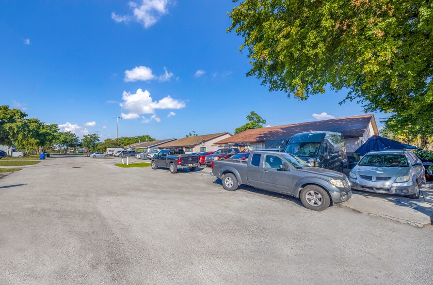 1471 NW 22nd St, Fort Lauderdale, FL for sale - Building Photo - Image 3 of 38